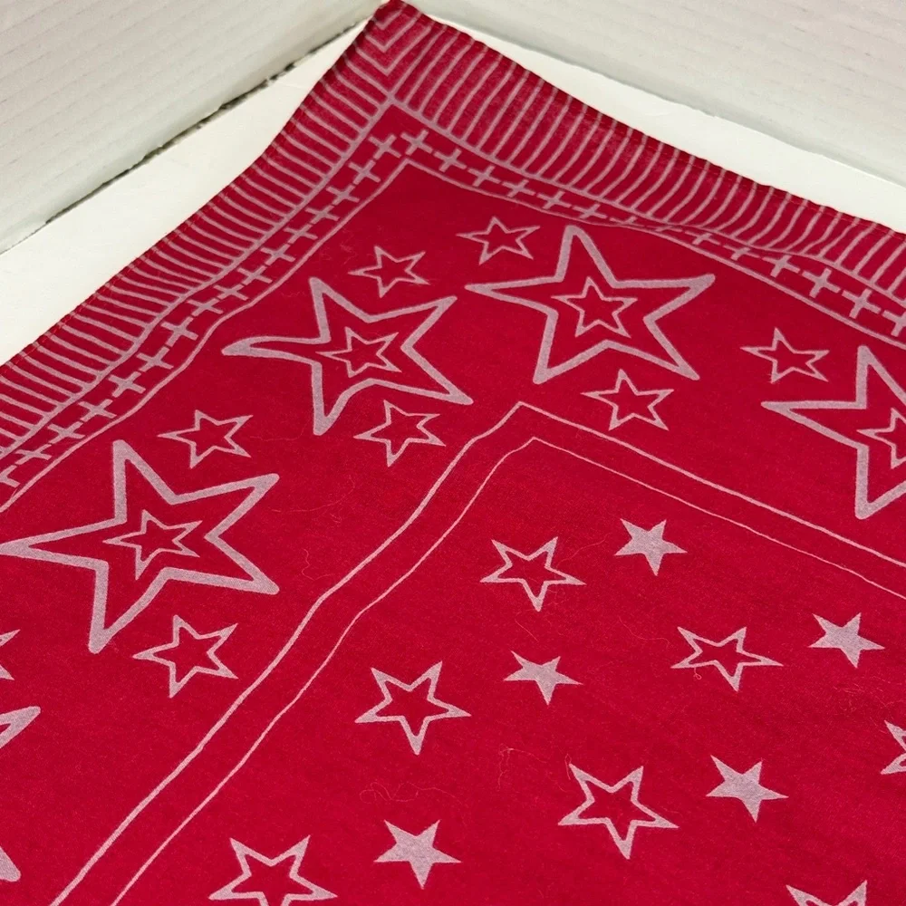 ⭐ Preloved Red Star Print Cotton Bandana – Classic Americana Charm ⭐